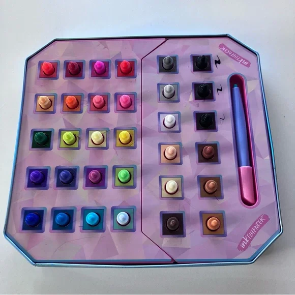 Ink Influencer Click N Color 32 Marker Set Art Kit We Wear Cute TikTok Toy Tin - Picture 3 of 12